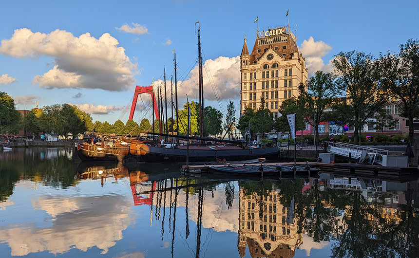 Oudehaven (the old harbour) in the evening. The white building is the Witte Huis, one of the first skyscrapers in Europe. The red structure is the Willemsbrug bridge.