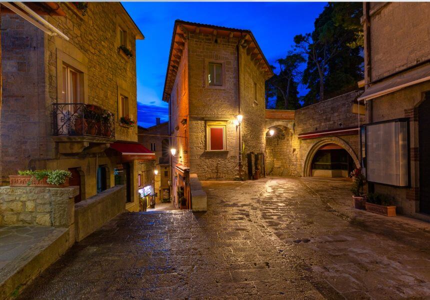 The old city streets are so atmospheric in the evening