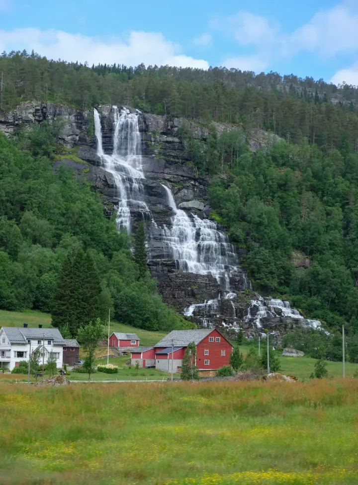 An enormous waterfall, seen from the bus from Voss to Gudvangen