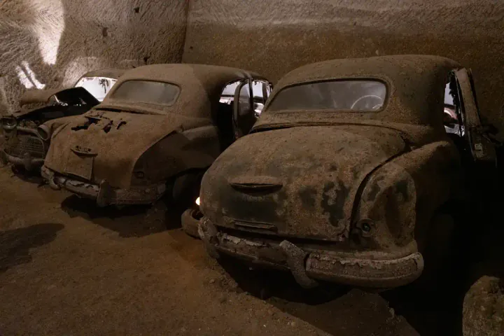 Abandoned cars in the Galleria Borbonica