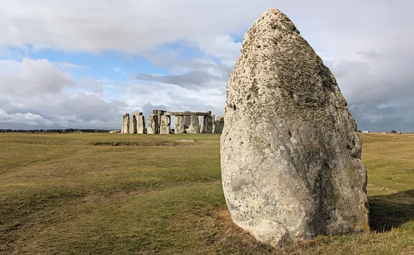 Best way to see Stonehenge: free footpath vs paid ticket