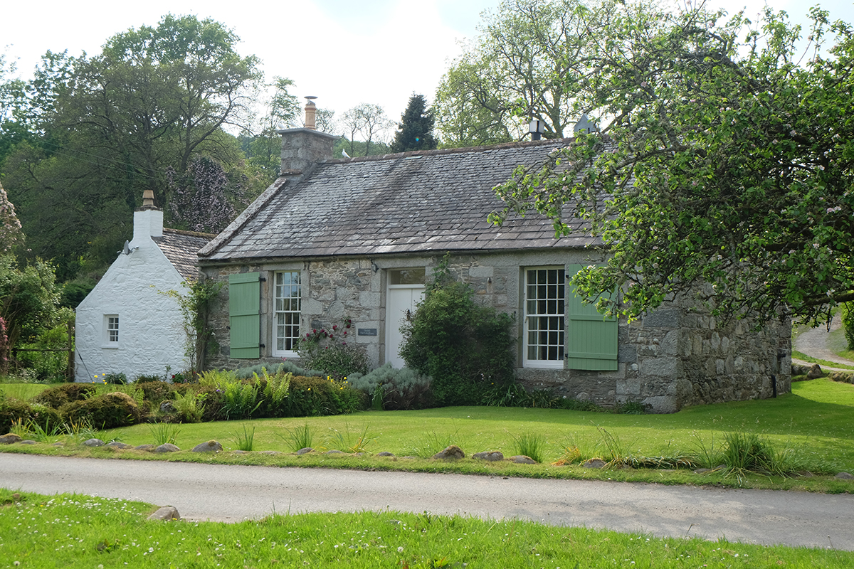 The old schoolhouse at Anwoth, across the green from the kirk