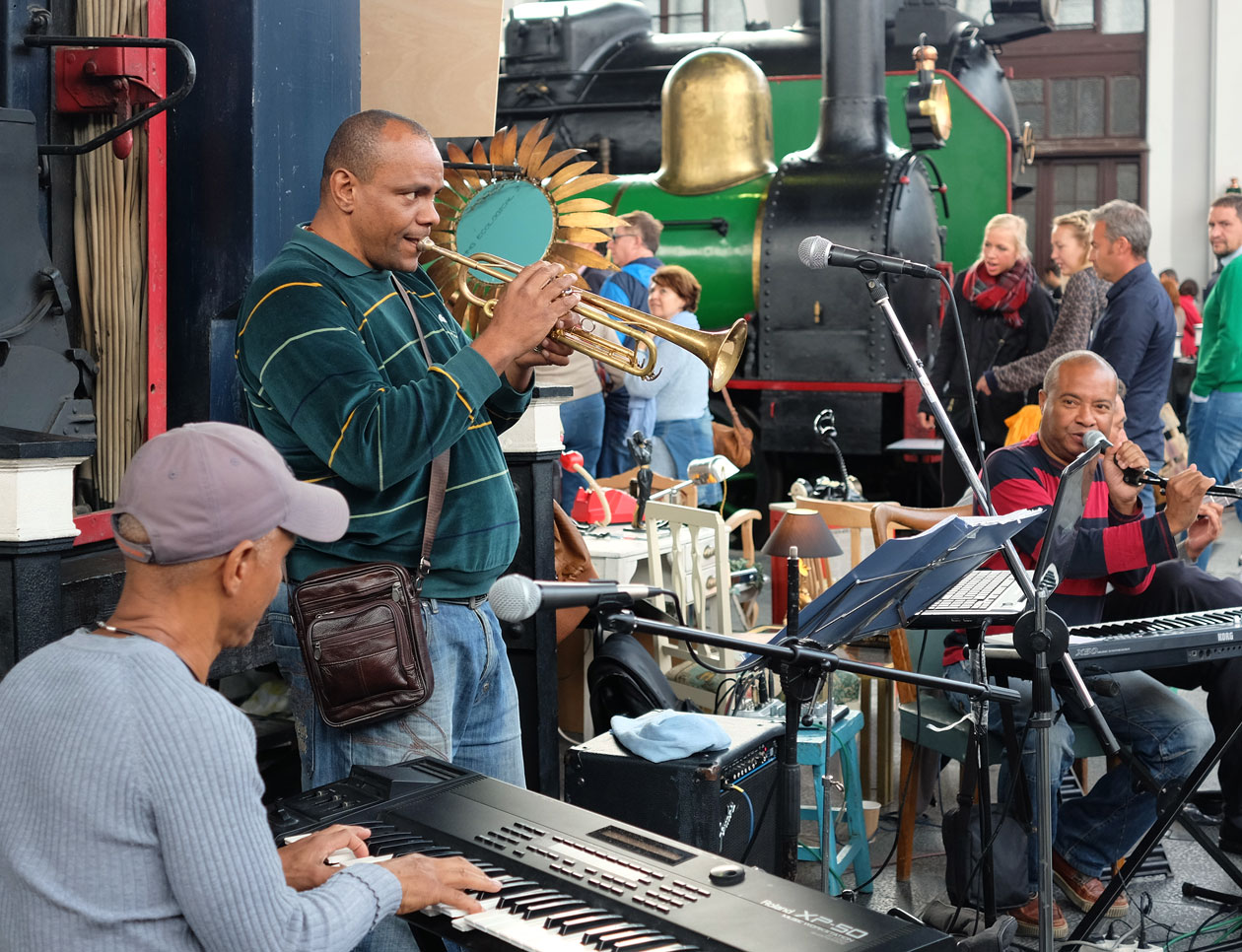 The awesome live band