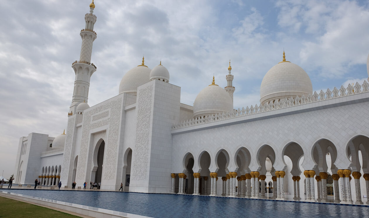 Visiting The Sheikh Zayed Grand Mosque On A Day Trip From Dubai Helen