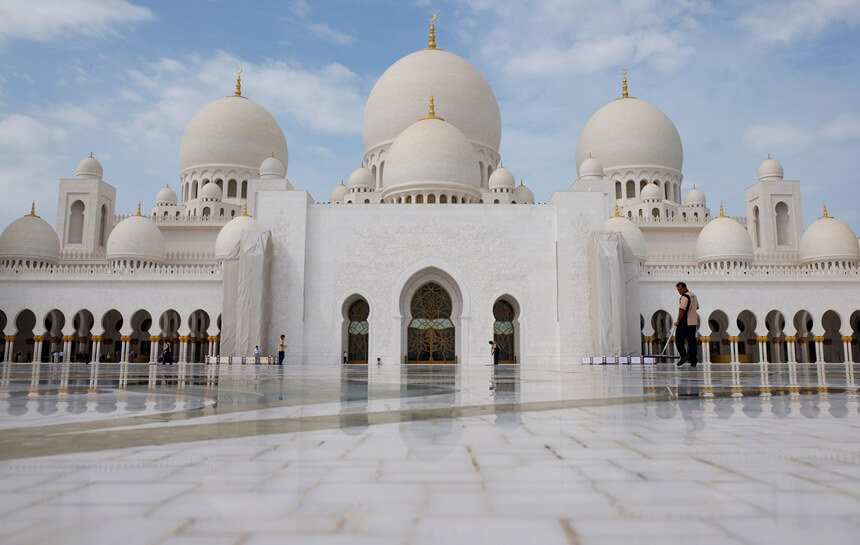 The huge courtyard at the Sheikh Zayed Grand Mosque