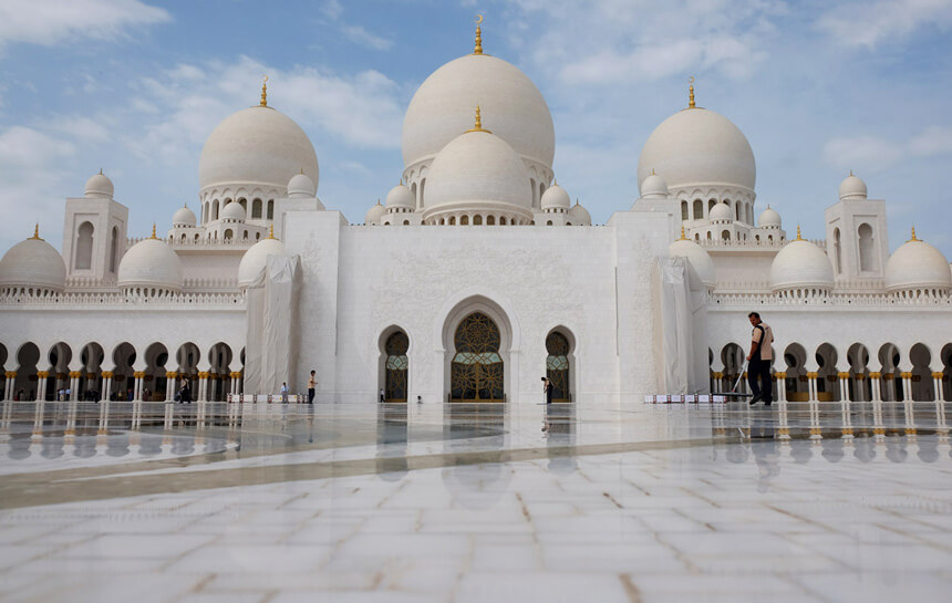 The huge courtyard at the Sheikh Zayed Grand Mosque