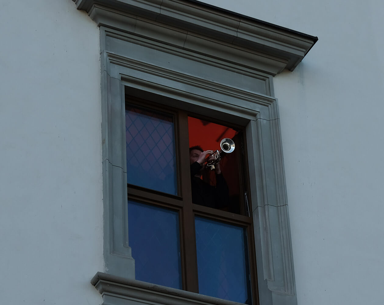The lone trumpeter playing a patriotic tune at 19:18
