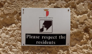 A sign asking visitors to keep quiet