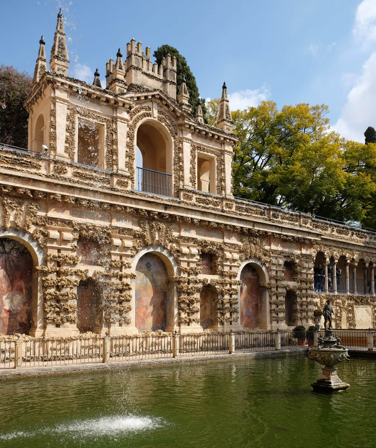 The Mercury Pond and the Gallery of the Grotesque, built on the original fort's walls