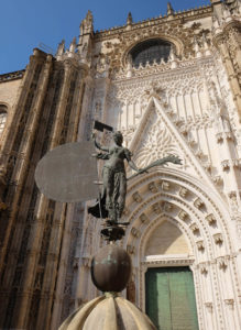 In front of the main visitor entrance you can see a replica of La Giralda's weathervane