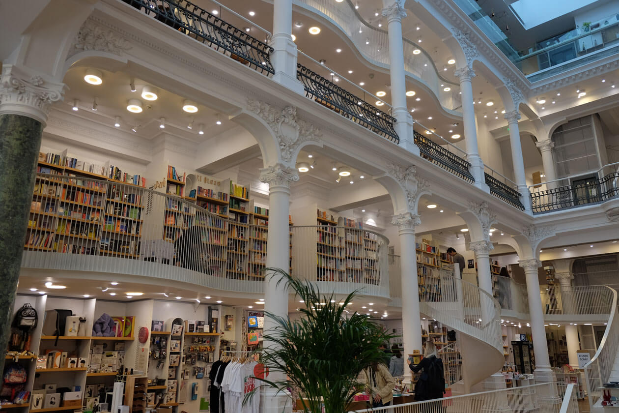 Carturesti Carusel, the (rightly) insta-famous bookshop in Bucharest's Old Town