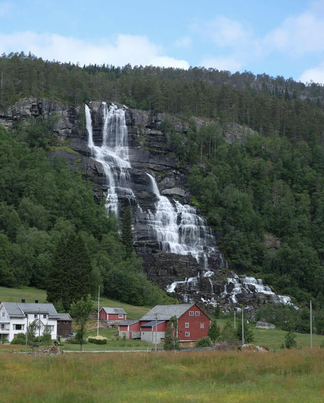 An enormous waterfall, seen from the bus from Voss to Gudvangen