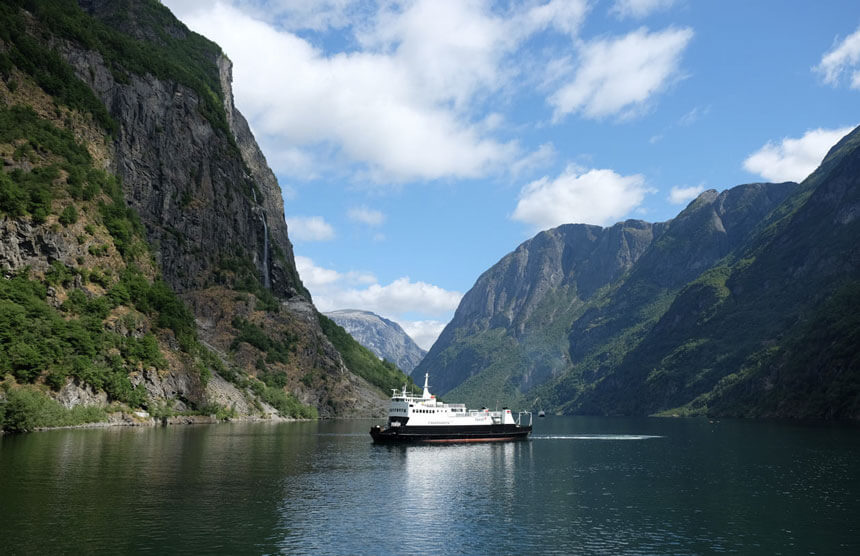 Setting off down the Nærøyfjord from Gudvangen