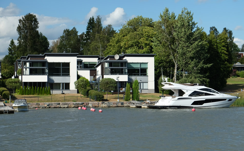 Our boat tour went past some stunning houses