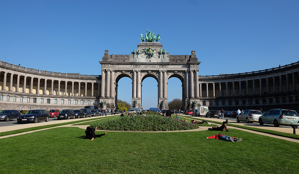 The magnificent arches in Cinquantenaire Park. The Military Museum is to the left, the Art and History Museum and Autoworld to the right.