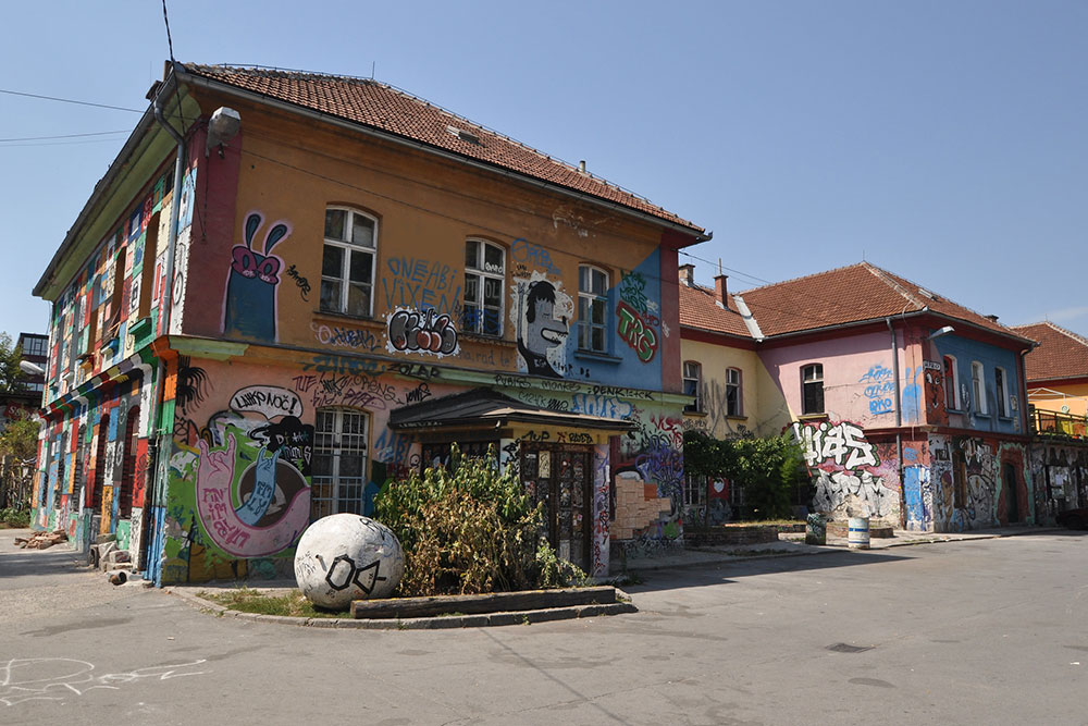 Metelkova. Photo by Stevekeiretsu on Flickr, licenced under Creative Commons https://www.flickr.com/photos/stevekeiretsu/