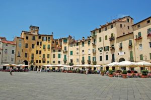 Piazza dell'Anfiteatro, Lucca. Image by SaverioGiusti on Pixabay