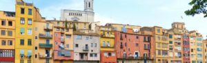 Riverside houses in Girona. Image by Marc Pascual from Pixabay.