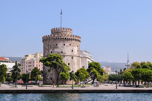 The White Tower of Thessaloniki. Image by <a href="https://pixabay.com/users/emiliamaghiar-2470335/?utm_source=link-attribution&utm_medium=referral&utm_campaign=image&utm_content=1766013">Emilia Babalau-Maghiar</a> from Pixabay.