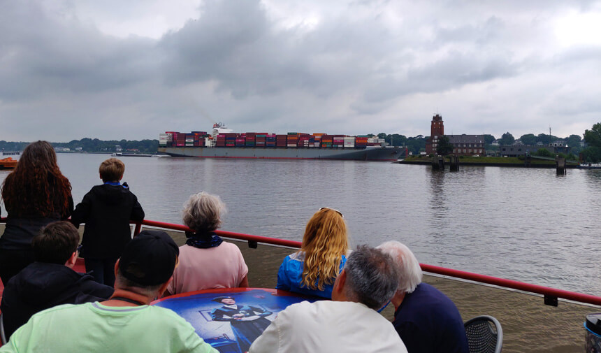 Leaving Finkenwerder ferry stop on the number 62 ferry