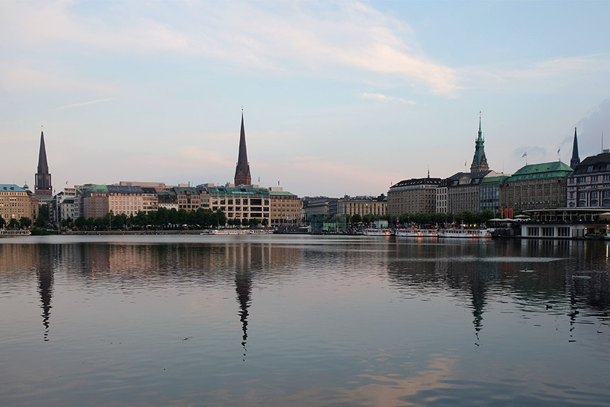 The Binnenalster (Inner Alster lake) looking towards Jungfernstieg