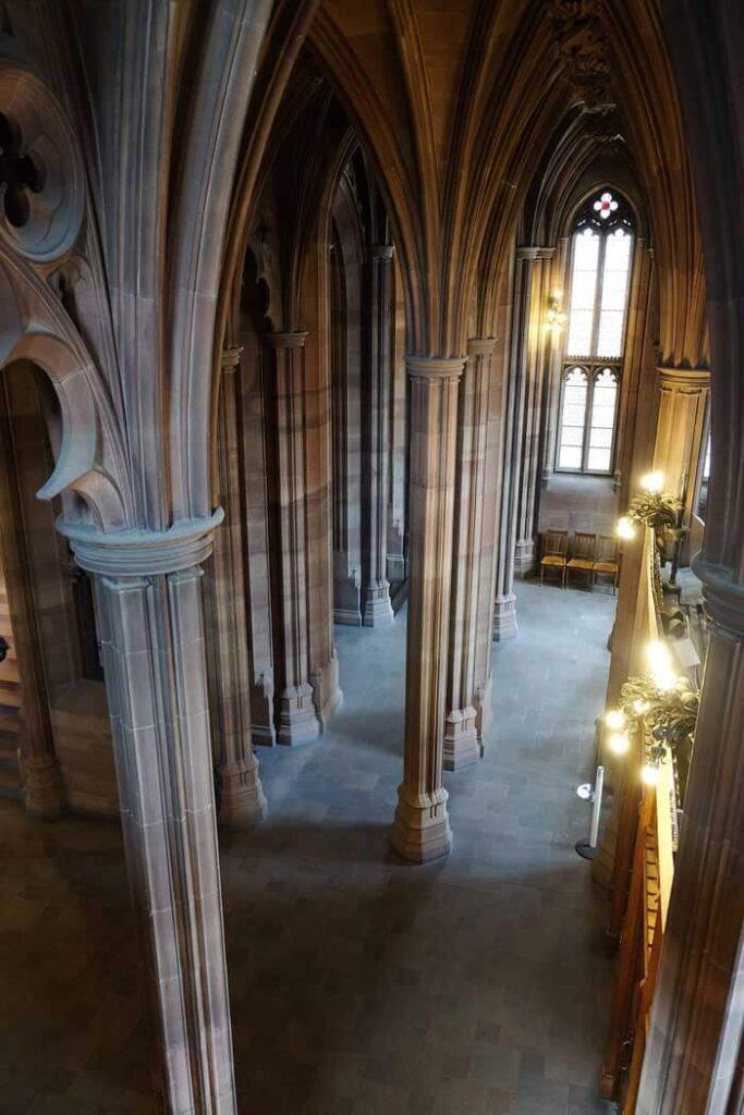 The original entrance to the library. The floor is below the viewer, and there are lots of slender stone columns reaching up to the roof.