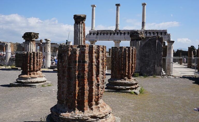 Where to stay to visit Pompeii