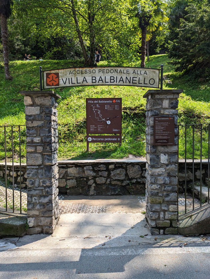 The start of the footpath to Villa del Balbianello from the end of the promenade in Lenno