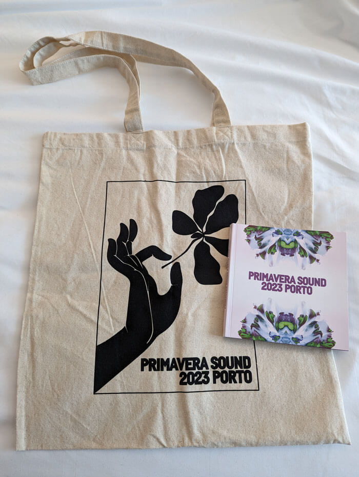 The gift we got with our VIP wristbands was a cotton tote and souvenir book