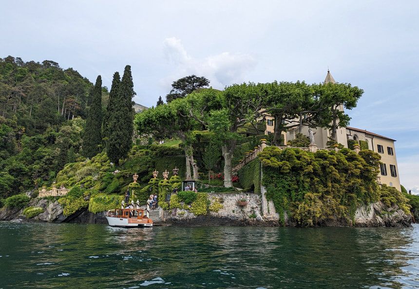 Arriving at Villa del Balbianello by taxi boat