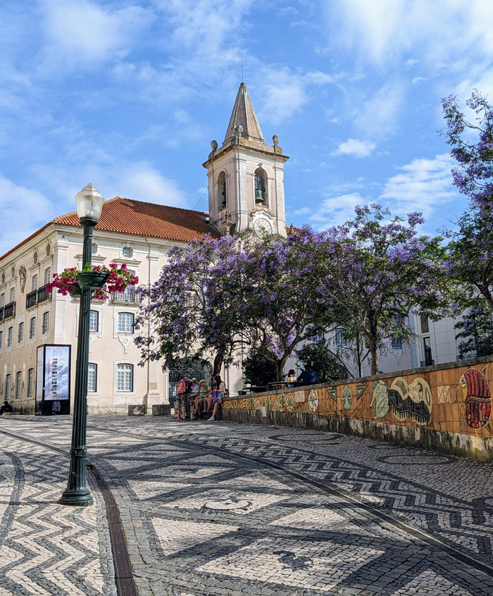 Pretty Praça da República, in the centre of Aveiro