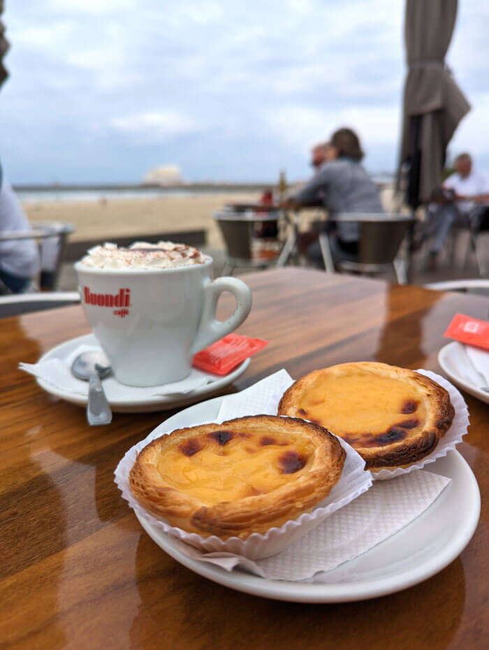 Enjoying some pastéis de nata and a "pingo" coffee on the beach in Matosinhos