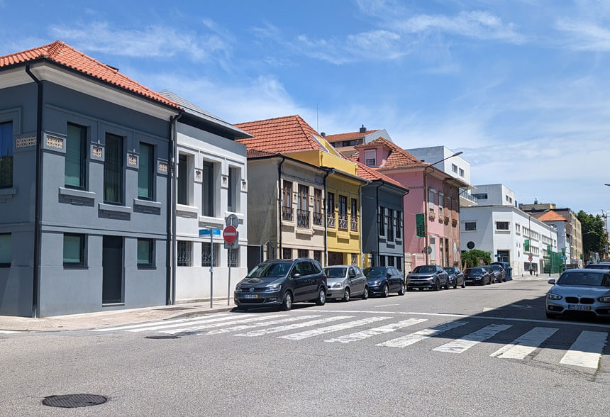 While much of Matosinhos is built up with modern apartments, there are pockets of older buildings