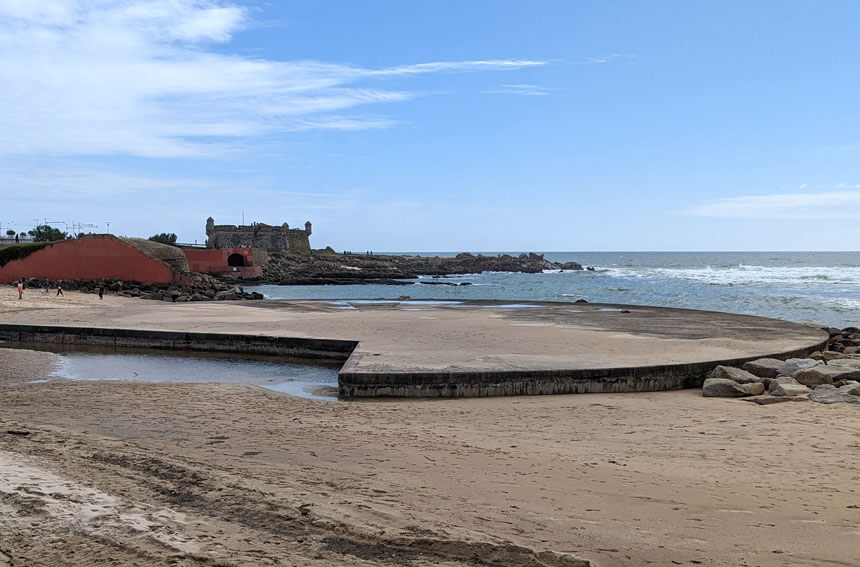 The Castelo do Queijo (also known as Forte de São Francisco Xavier) is on the Atlantic Coast just south of Matosinhos