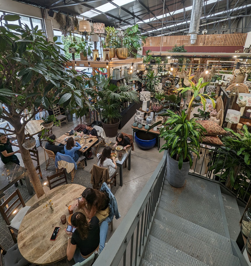 Terrarea is a gorgeous plant shop and vegetarian cafe in Matosinhos
