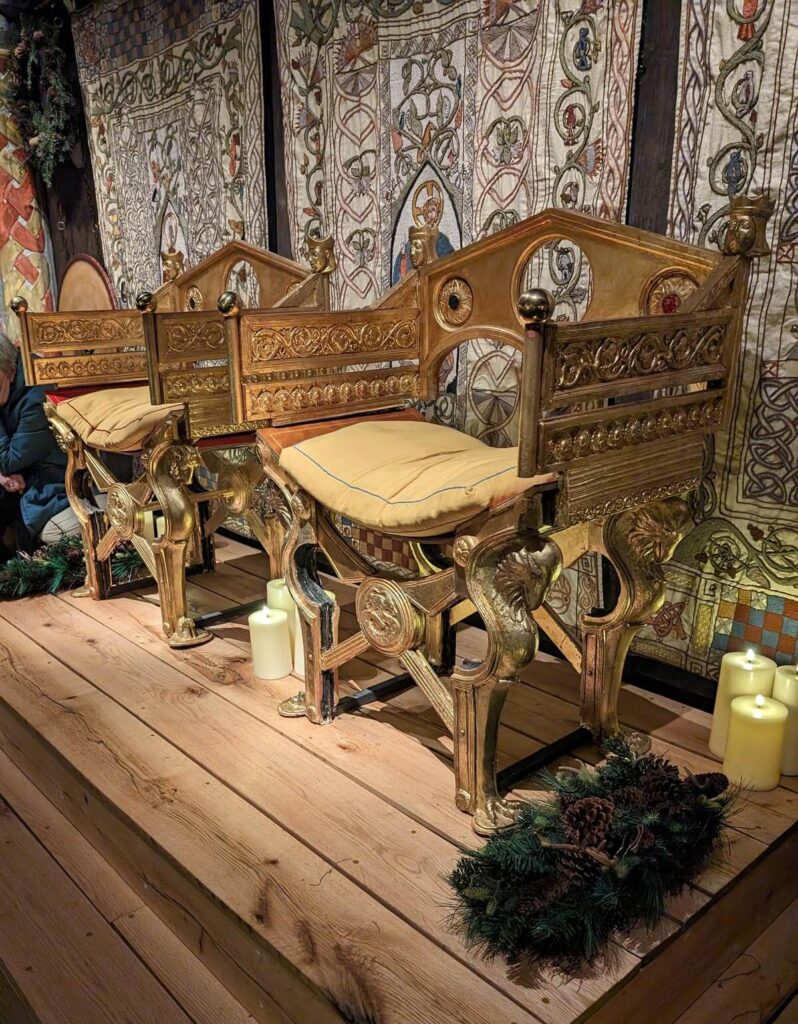 The king and queen's thrones in the Great Hall