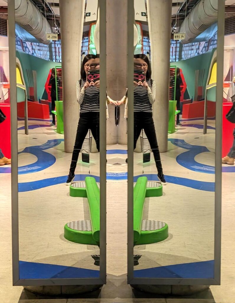 Having fun with mirrors at NEMO