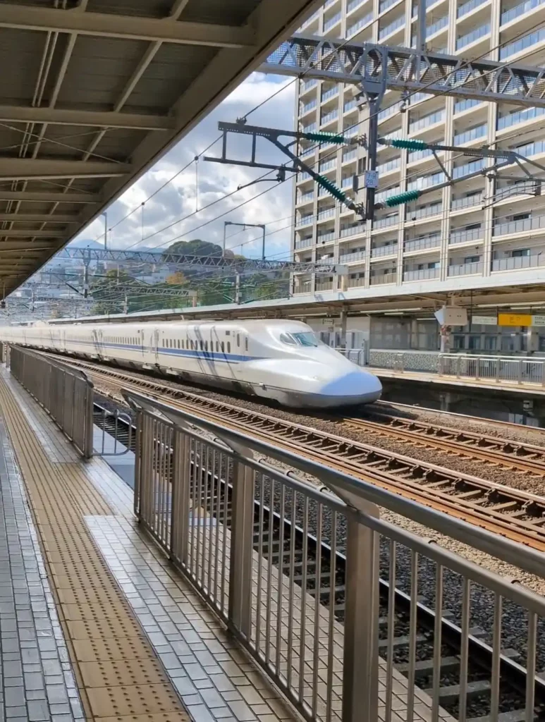 A bullet train travelling through Odawara Station