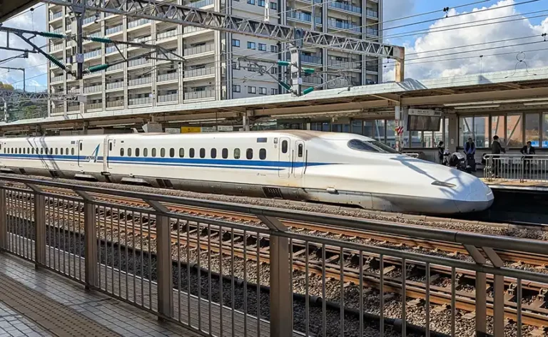 A bullet train at Odawara station