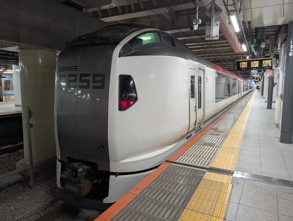 A train at a platform at Shinjuku Station, Tokyo