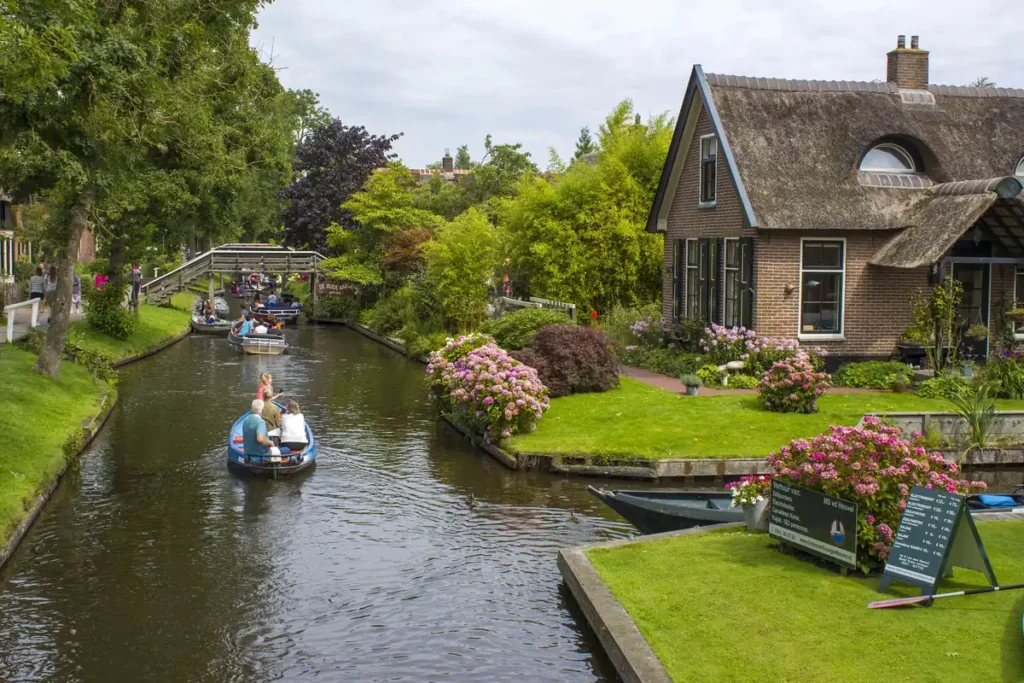 Thatched cottages along a peaceful canal in Giethoorn