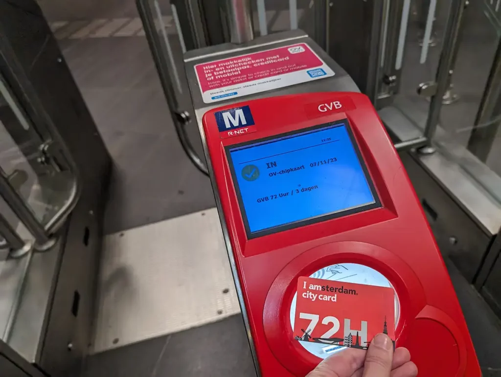 Using the I amsterdam city card at an Amsterdam metro station