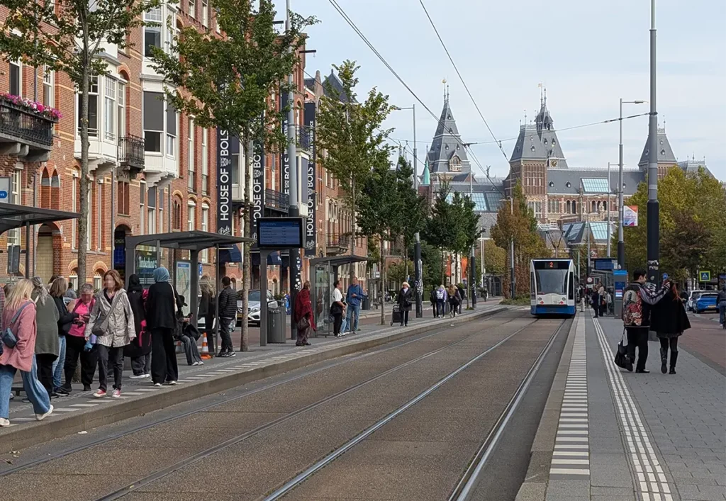 A tram from Centraal Station approaching the Museumplein tram stop, with the Rijksmuseum in the background
