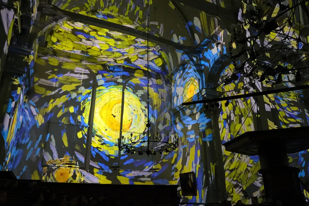 Starry Night being projected on the walls of the Noorderkerk