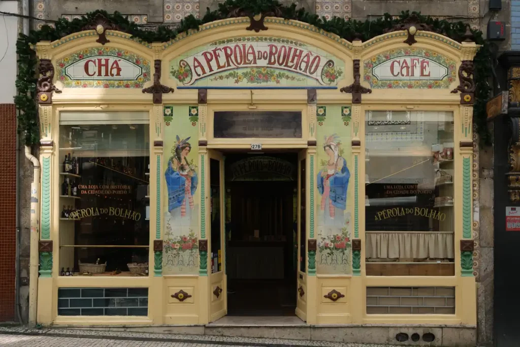 The A Pérola do Bolhão grocery store has an ornate tiled facade